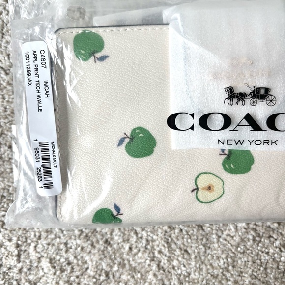 Coach Apple Print Tech Wallet Wristlet White Green Mulipocket Designer Gold - Picture 4 of 8